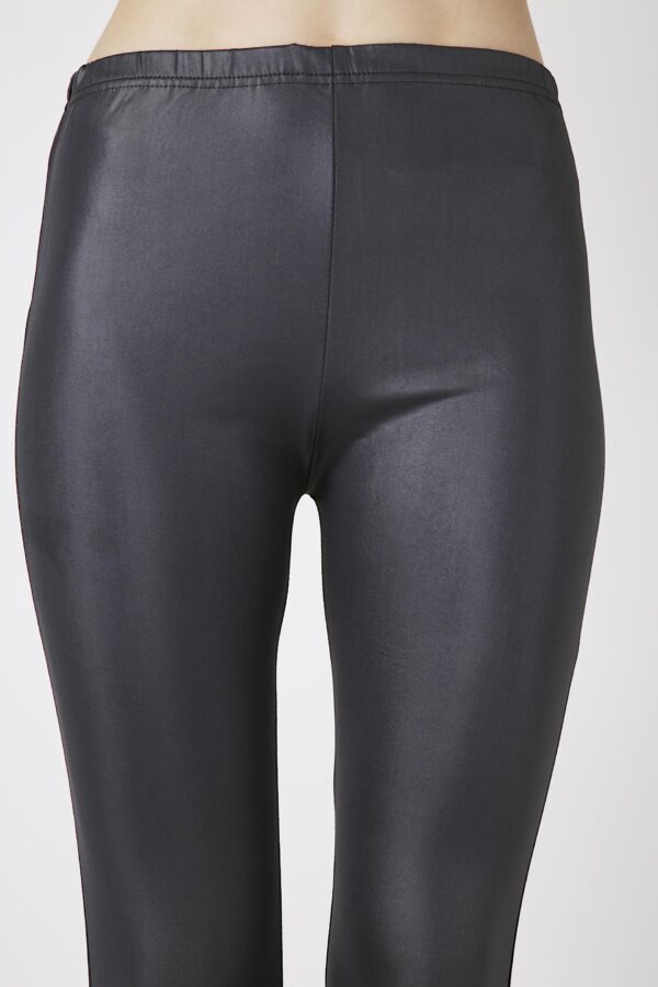 Fashion Leggings กางเกงเลกกิ้งขายาวลายหนังเทียม - สีดำ - Image 2