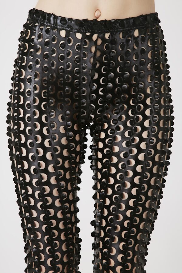 Fashion Leggings กางเกงเลกกิ้งขายาวลายโฮลส์ - สีดำ - Image 2